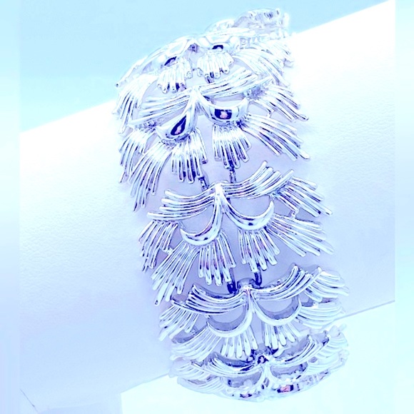 Vintage CORO Pegasus Silver Tone Textured Spiked Leaf Design Link Bracelet - Picture 9 of 9